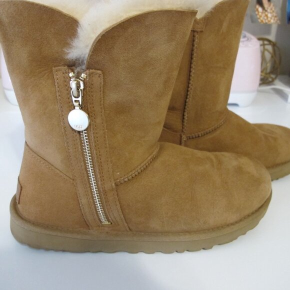 UGG Boots with gold zipper detail Women's Size 8 GUC - Picture 1 of 8